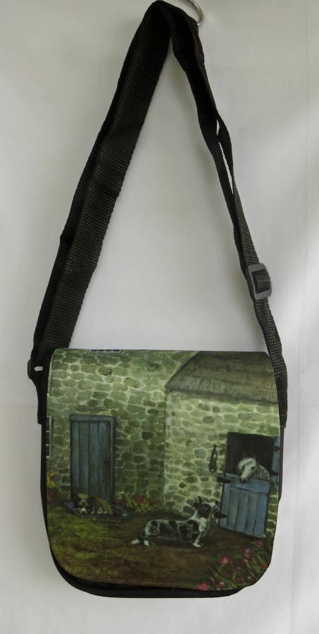 Cardigan 3 messenger bag-front