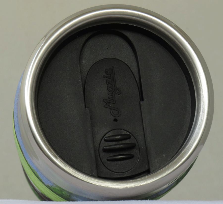travel mug lid closed